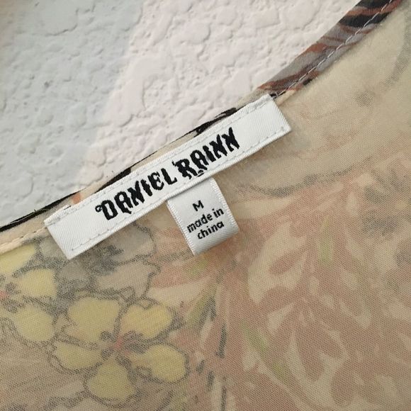 Daniel Rainn Semi Sheer Flowy Ruffle Sleeve Floral Top, lined, M GUC - Picture 6 of 8